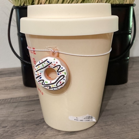 DW HOME SPRINKLE DONUT AND VANILLA LATTE FRESHLY BREWED AROMA JAR CANDLE… - Picture 2 of 9